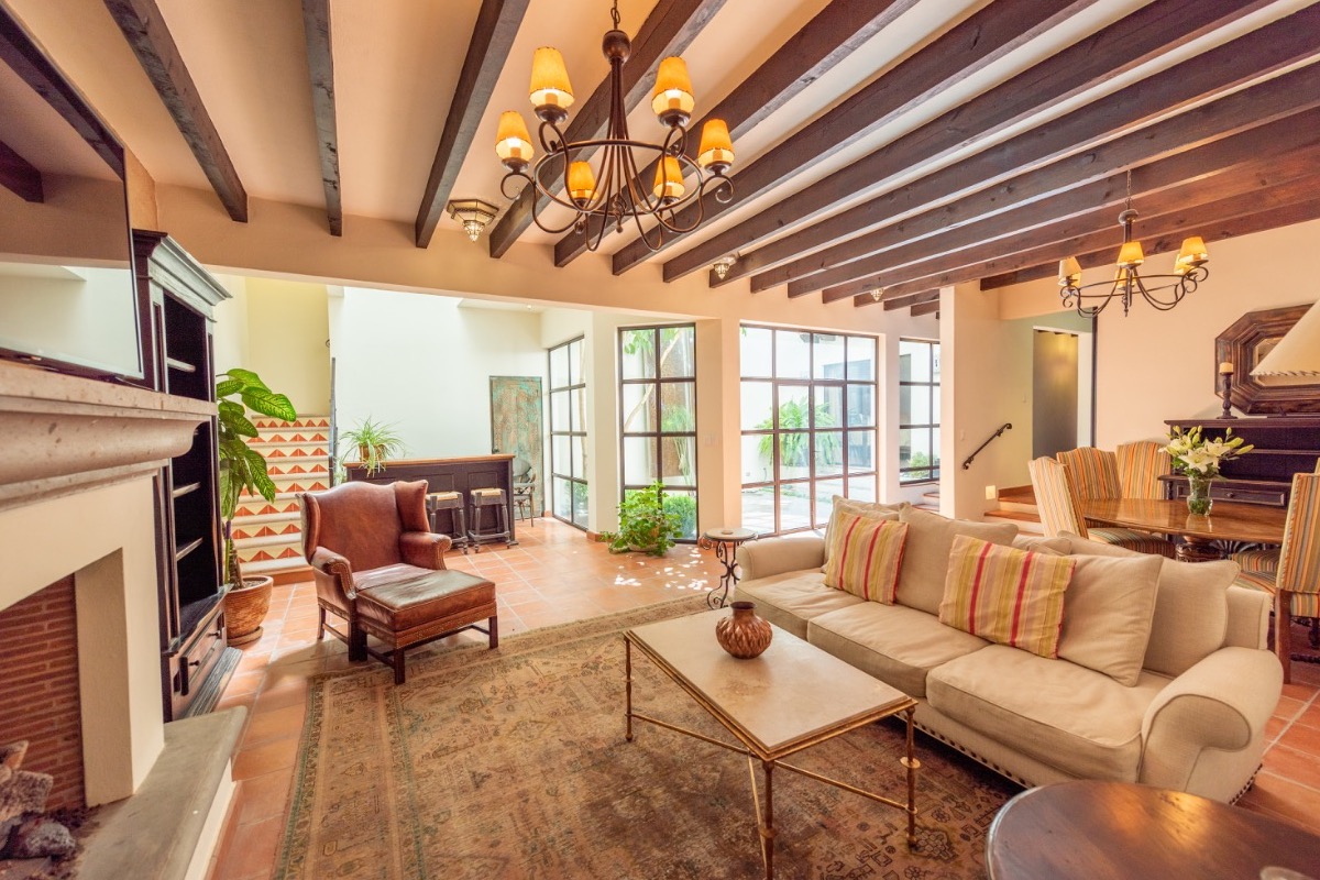 Spacious 3-Bed Hone with Private Garage