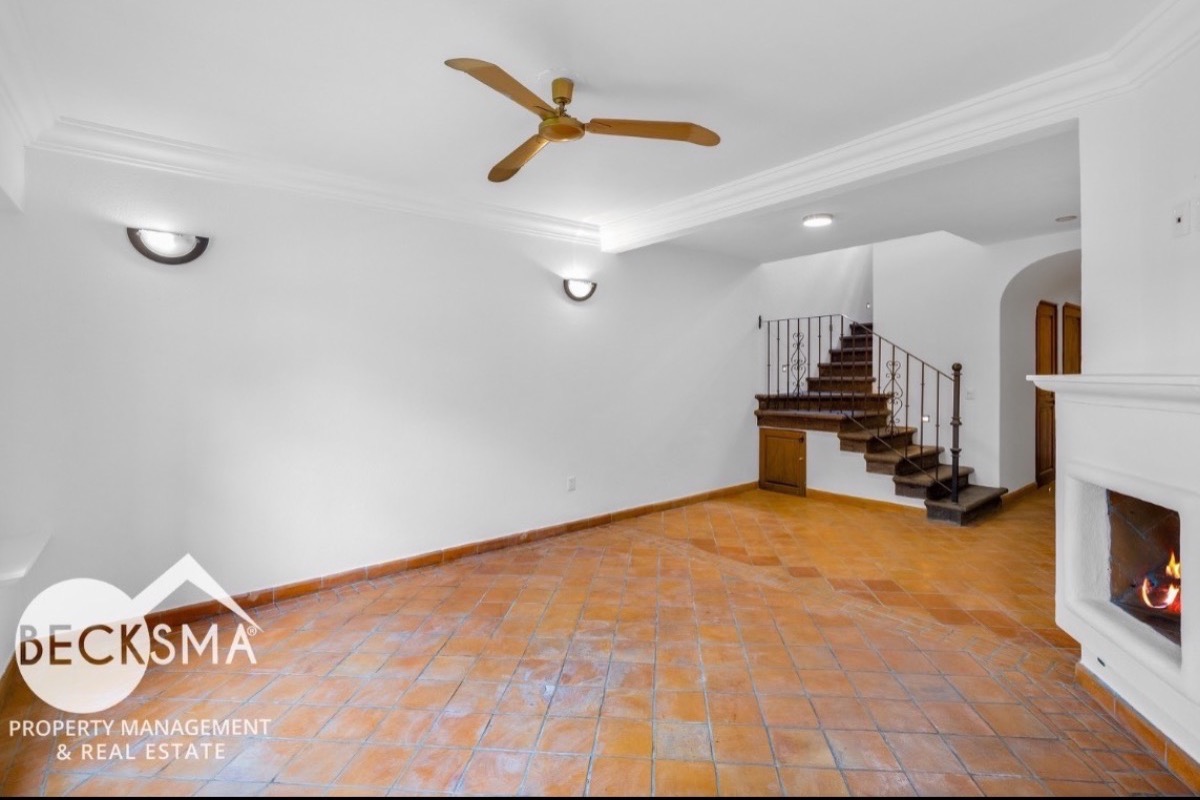 2 bedroom 2 bathroom house Golf course 
